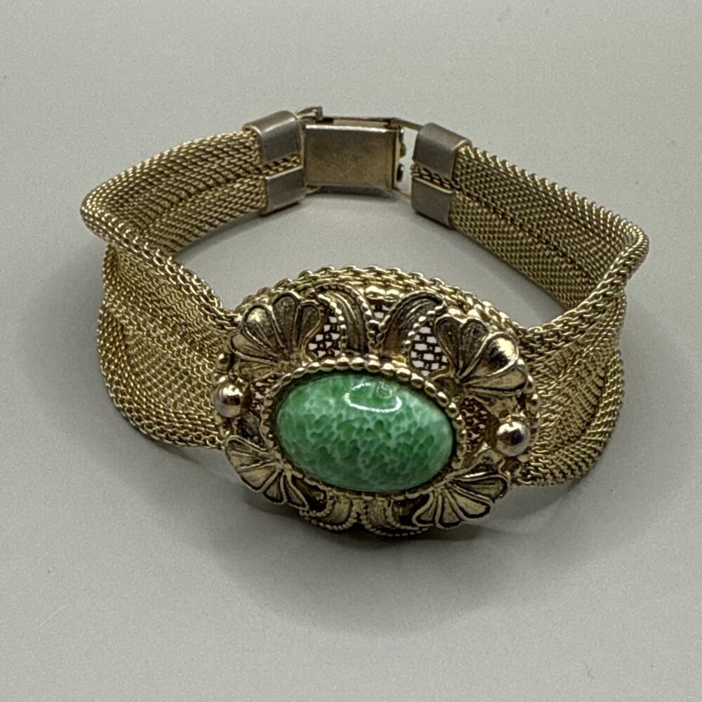 Vtg 70s Estate Gold Tone Mesh Bracelet Green Oval Cabochon Safety Clasp 7 Inches